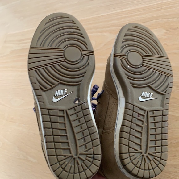 Nike wedge tan suede sneakers - Picture 5 of 5